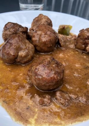 A picture of Spanish-Style Meatballs in Sauce.