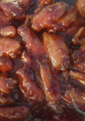 A picture of KUISINES FAMOUS HONEY BBQ WINGS.