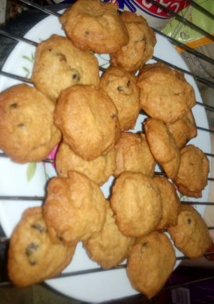 A picture of crunchy Chocolate chip cookies.