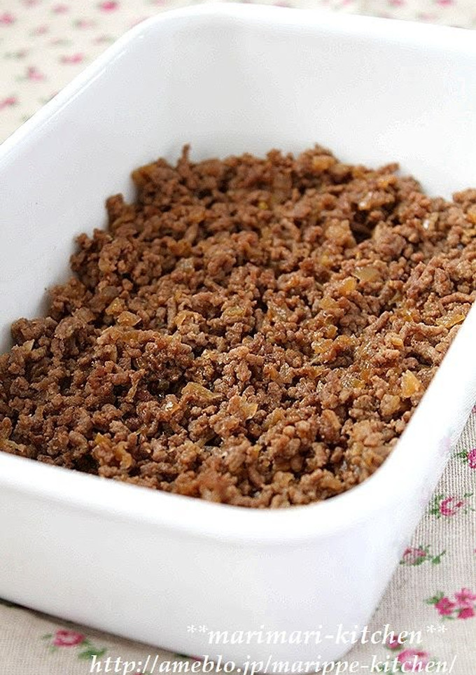 A picture of Extremely Convenient Soboro with Onions.