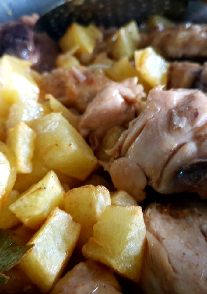 Una foto de Pollo al ajillo a mi manera