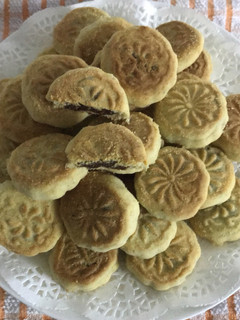 صورة لوصفة معمول التمر بالسمسم وحبة البركه