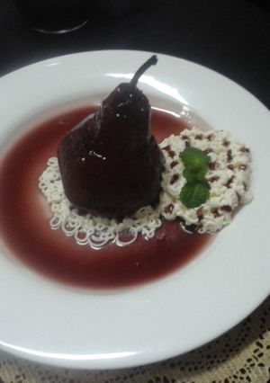 Una foto de Peras al vino tinto 🍷🍐