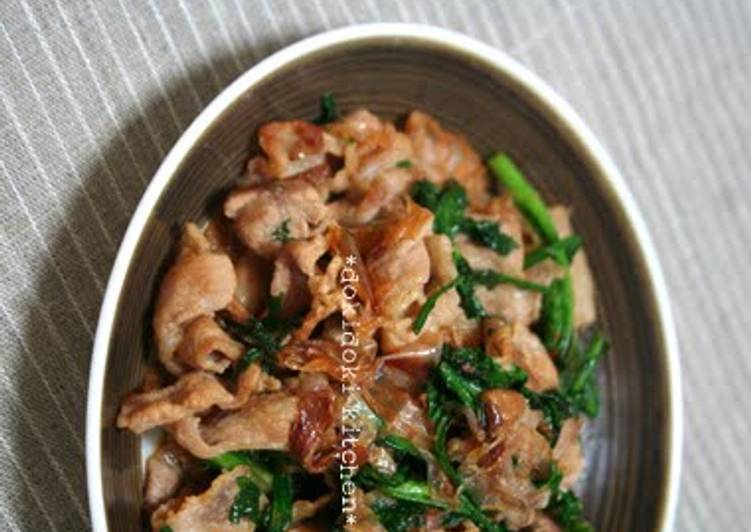 Simple Way to Prepare Super Quick Homemade Crispy Pork and Chrysanthemum Greens Stir-Fry with Bonito Flakes