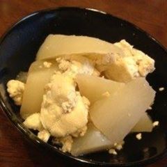 A picture of Kenchin Simmered Daikon Radish and Firm Tofu.
