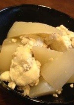 A picture of Kenchin Simmered Daikon Radish and Firm Tofu.