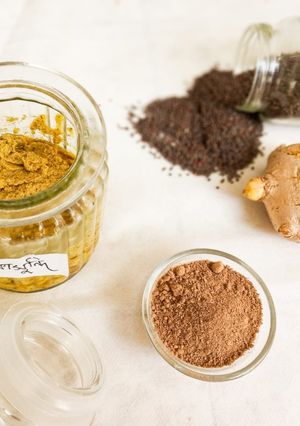 A picture of Aam Kasundi with amchur powder.