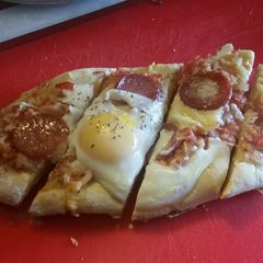 A picture of Easy breakfast pizza.