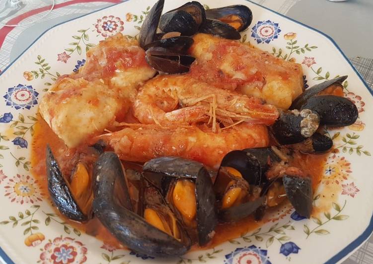 Suquet de rape, merluza, langostinos y mejillones,