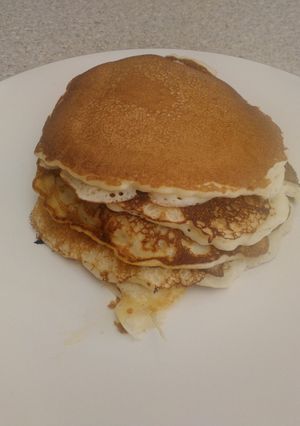 A picture of Basic pancakes (without baking soda).