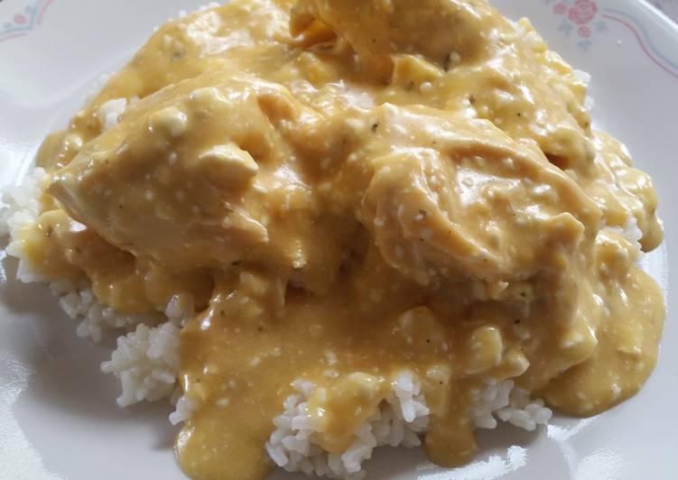 Crockpot easy cheesy chicken and rice