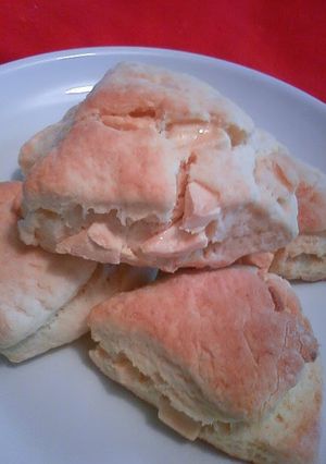 A picture of Starbucks-style White Chocolate Scones.