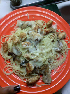 A picture of Mushroom and chicken vermicelli pasta w/mozzarella cheese.