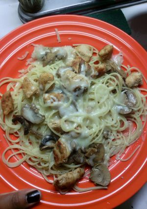 A picture of Mushroom and chicken vermicelli pasta w/mozzarella cheese.