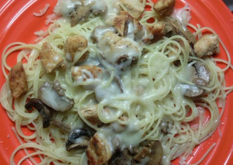 Mushroom and chicken vermicelli pasta w/mozzarella cheese
