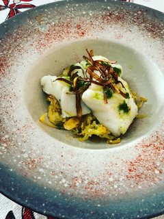 Una foto de Bacalao con revuelto de puerros