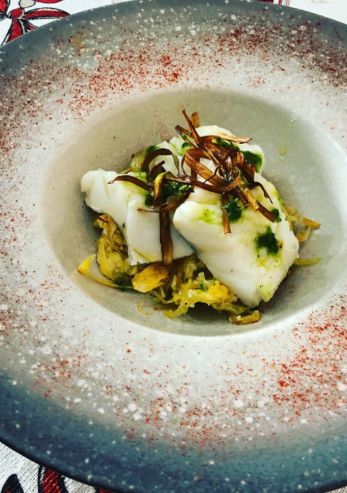 Una foto de Bacalao con revuelto de puerros