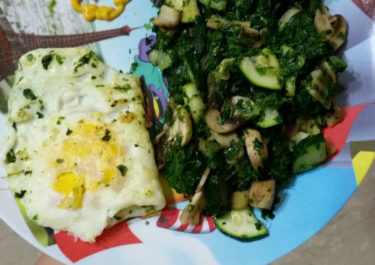 Spinach zucchini and mushrooms stir fry