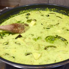 A picture of 16:48 - Thai Green Curry vegan style.