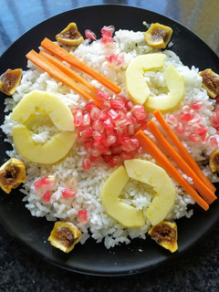 Una foto de Ensalada de arroz con frutas