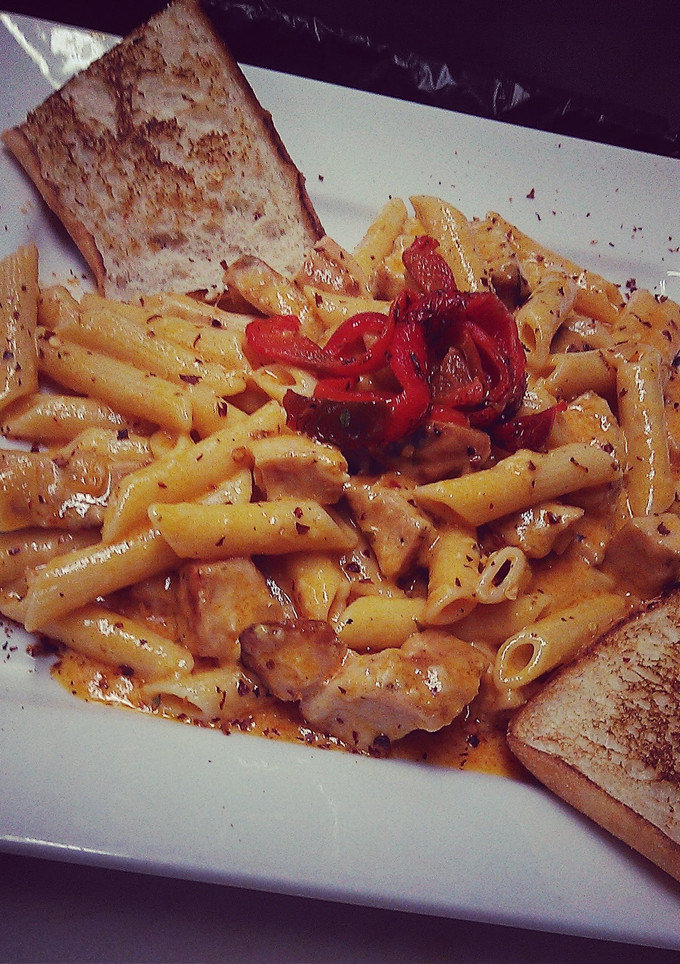 A picture of Buffalo Alfredo base chicken pasta!.