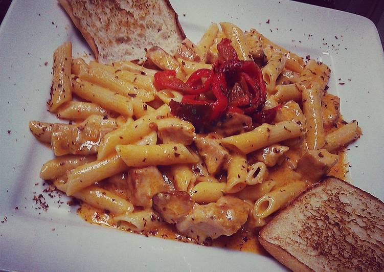 Buffalo Alfredo base chicken pasta!