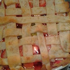 A picture of Strawberry and kiwi lasagna.