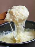 Aligot, todo lo rico reunido en un plato: papa, queso, ajo, manteca, crema de leche y pimienta 🇫🇷