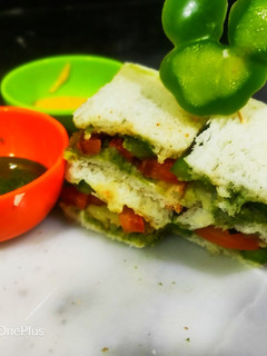 બોમ્બે વેજ સેન્ડવીચ (Veg Sandwich Recipe In Gujarati) રેસીપી મુખ્ય ફોટો