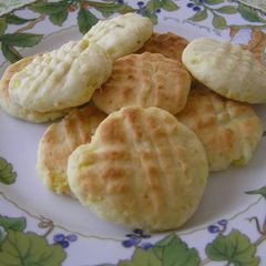A picture of Filling Asian Sweet Potato Cookies.
