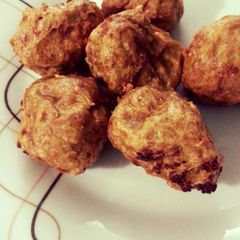 A picture of Crispy Pork and Shrimp Balls.