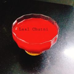 A picture of Laal chutney samosay wali.