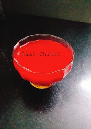 A picture of Laal chutney samosay wali.