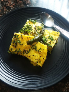 बेसनी ढोकला (besani dhokla recipe in Hindi) रेसिपी मुख्य फोटो