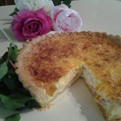 A picture of QUICHE LORRAINE.