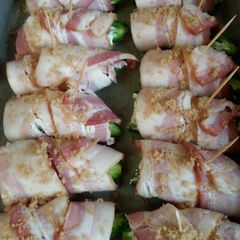 A picture of Bacon Wrapped Jalapeno Poppers.