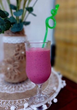 Hình của món Sinh tố thanh long đỏ, chuối, bơ, đu đủ.
