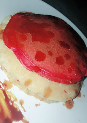 A picture of Vanilla and redvelvet pancake.