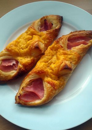 A picture of Vickys Cheese & Bacon Turnovers, GF DF EF SF NF.