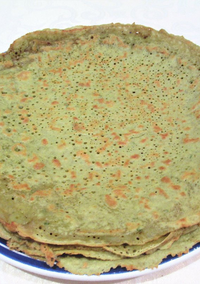 Una foto de Crepes con harina de guisantes y poleo menta sin huevo