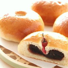 A picture of Sakura Anpan (Sweet Bean Paste Filled Buns with Cherry Blossoms) with a Bread Machine.