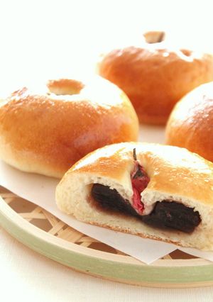 A picture of Sakura Anpan (Sweet Bean Paste Filled Buns with Cherry Blossoms) with a Bread Machine.