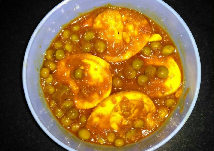 Egg matar masala