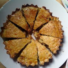 A picture of premium apple pie.
