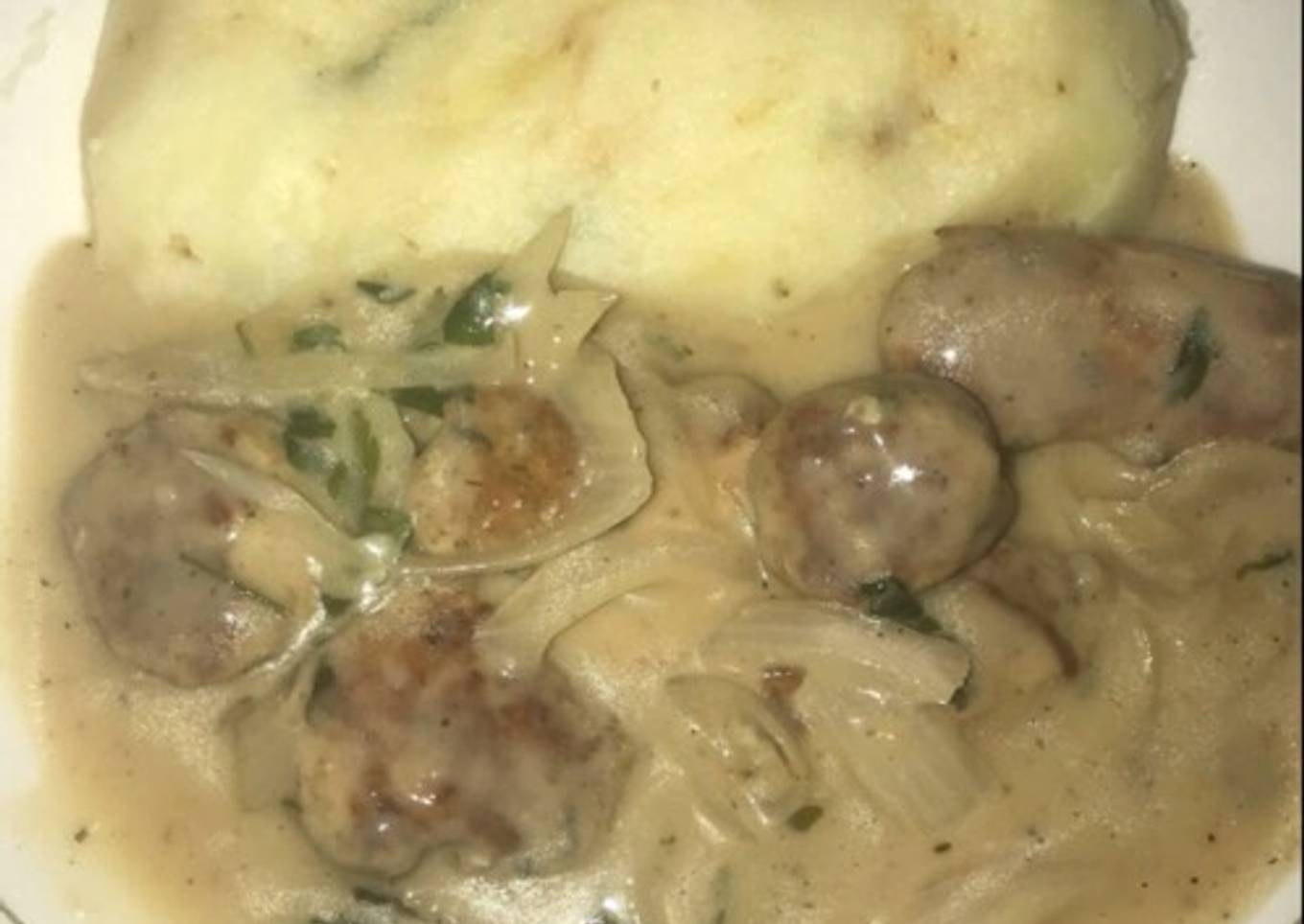 Kofta in bÃ©chamel sauce with mashed potatoes