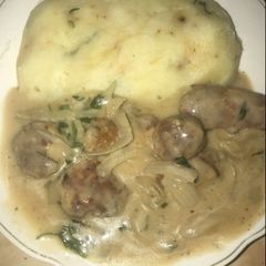 A picture of Kofta in béchamel sauce with mashed potatoes.