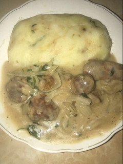 A picture of Kofta in béchamel sauce with mashed potatoes.