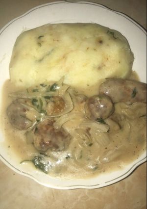 A picture of Kofta in béchamel sauce with mashed potatoes.
