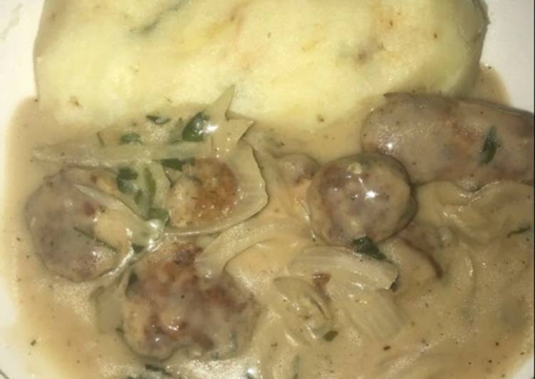 Kofta in béchamel sauce with mashed potatoes