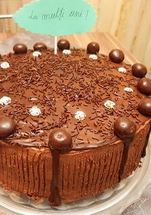 O poză a rețetei Tort de ciocolată cu vișine😍.